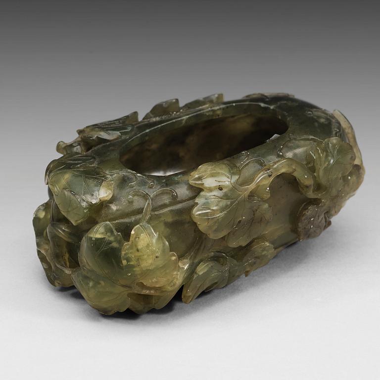 A green stone bruchwasher, Qing dynasty, circa 1900.