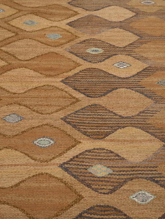 Barbro Nilsson, A carpet, "Finspong, lättbrun" ("Kringelikroka"), flat weave, ca 298 x 203-204 cm, signed AB MMF BN.