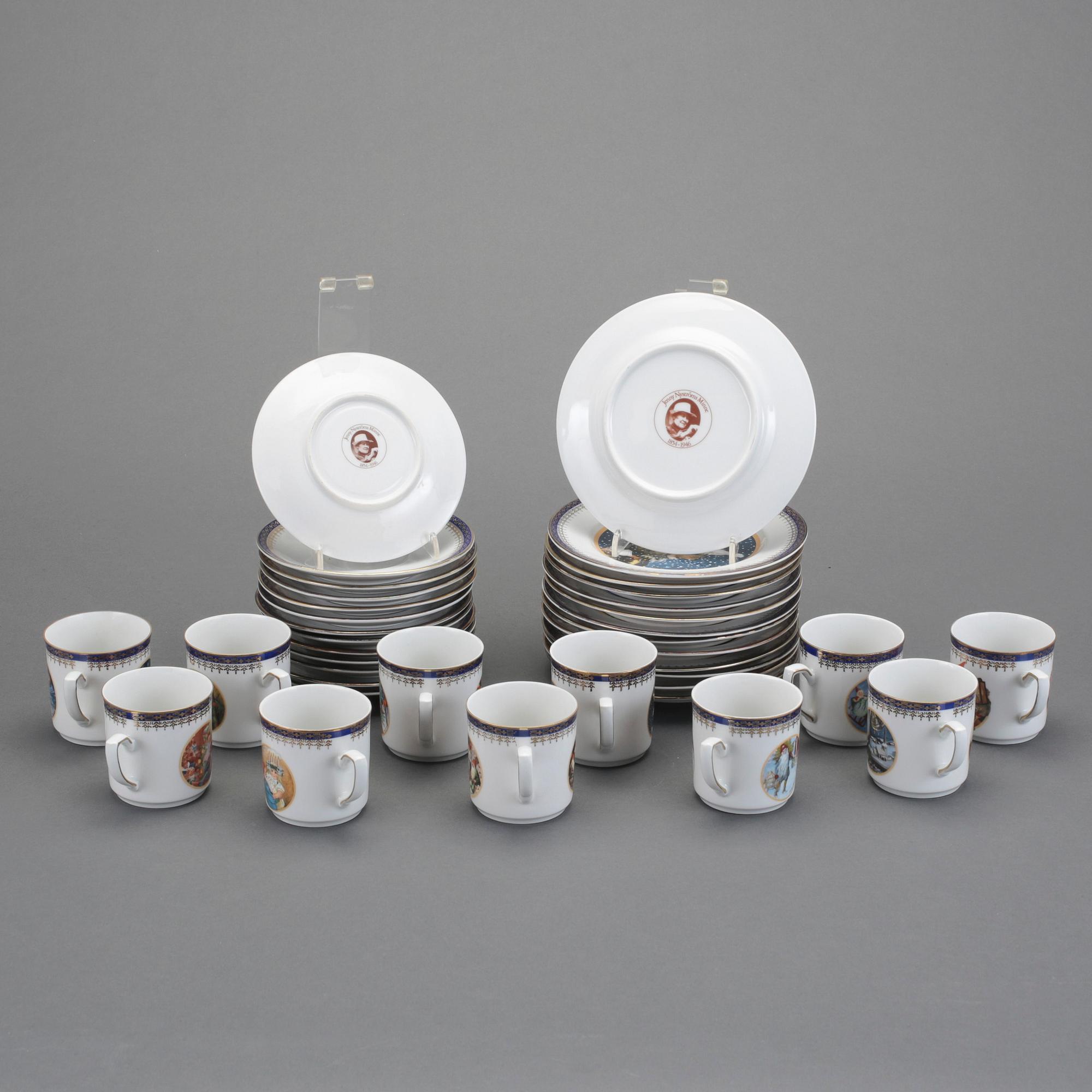 KAFFESERVIS, 24 delar, efter Jenny Nyström, utgiven av Kalmar Läns Museum, 1900-talets andra hälft.