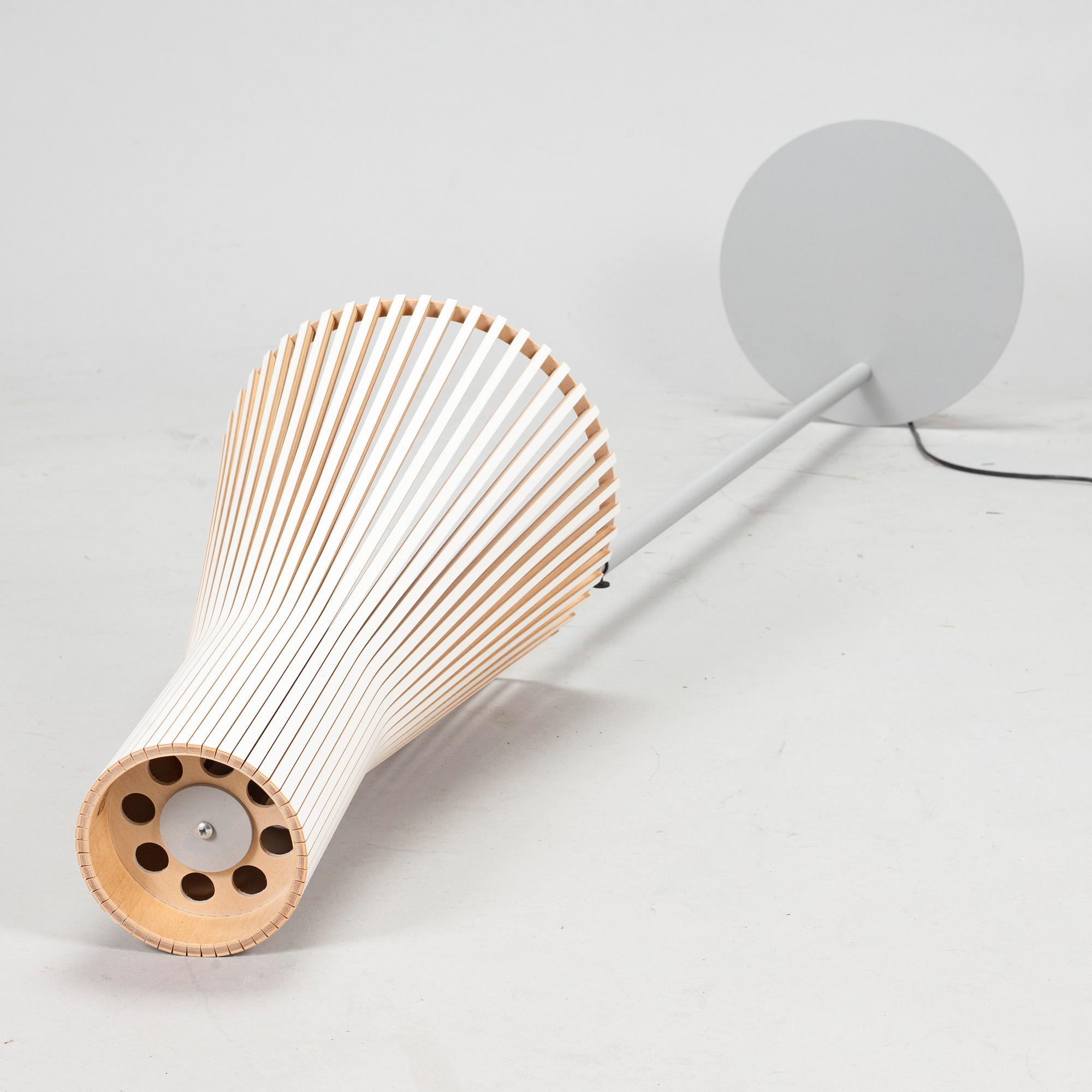 Seppo Koho, golvlampa, Secto 4210, Secto Design, Finland.