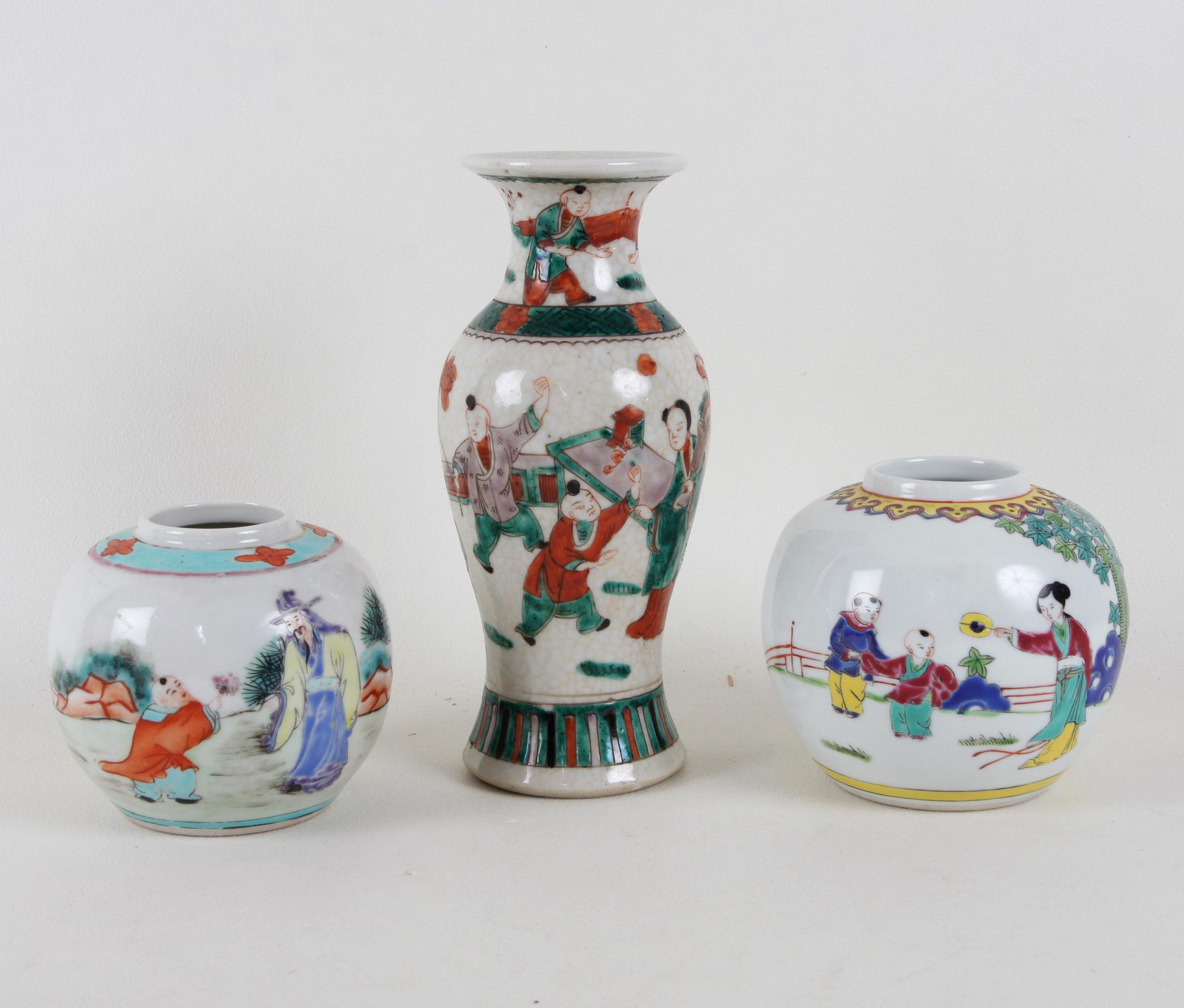 VAS samt BOJANER, 2 st, Kina, 1900-tal.