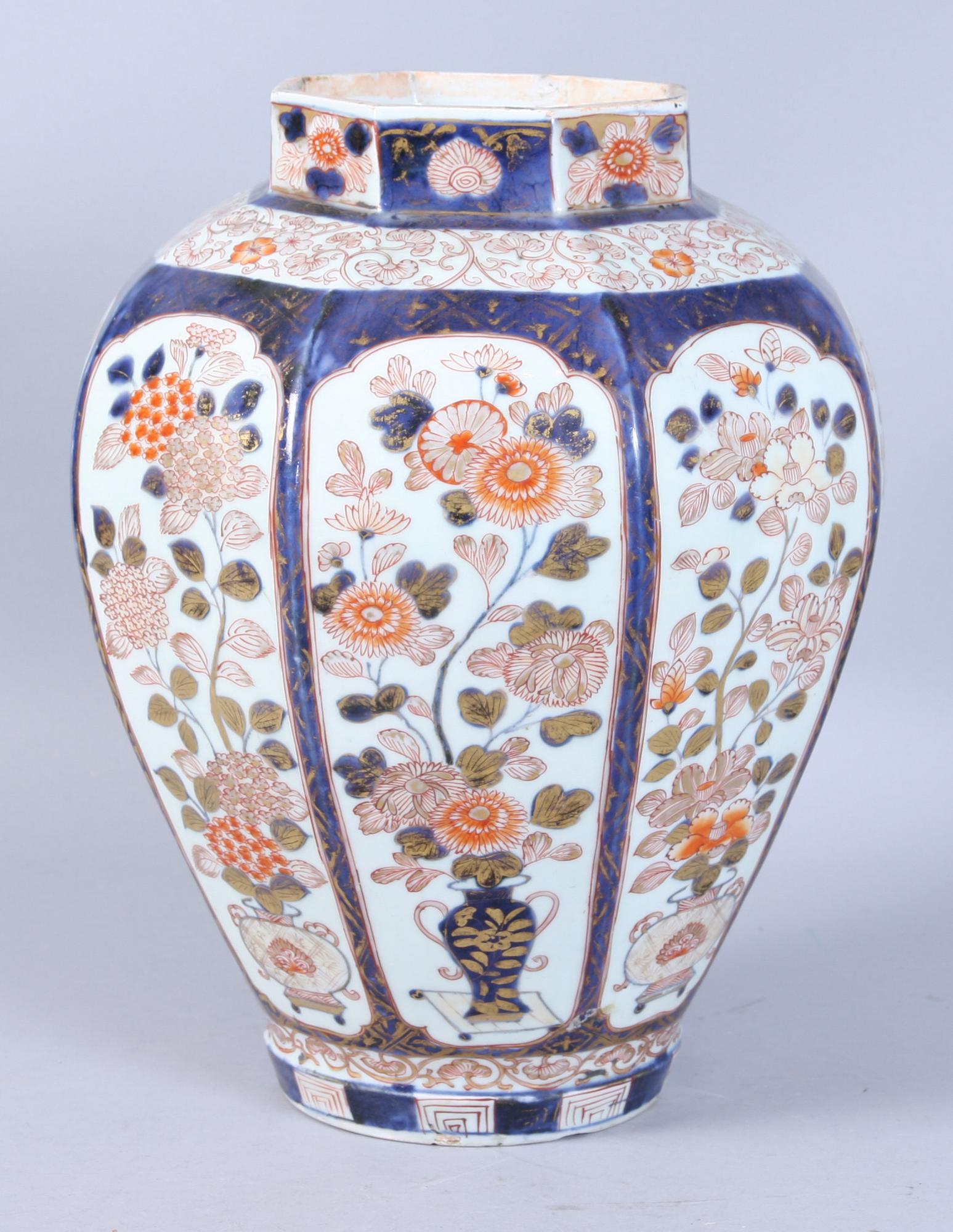 URNA, porslin, Japan, 1800-talets slut.