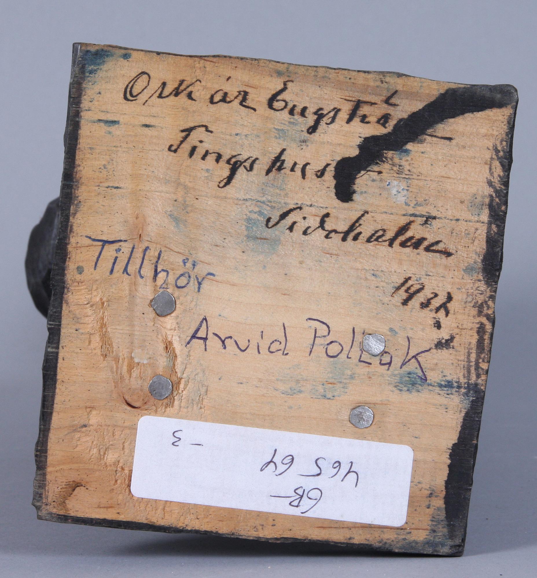 FIGUR, trä, otydl sign o dat "1937".