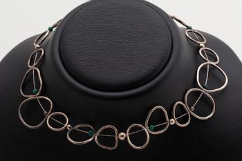 3 silvercollier, malakitkulor, pärlemor och rött stenämne, virad halsring Georg Jensen.