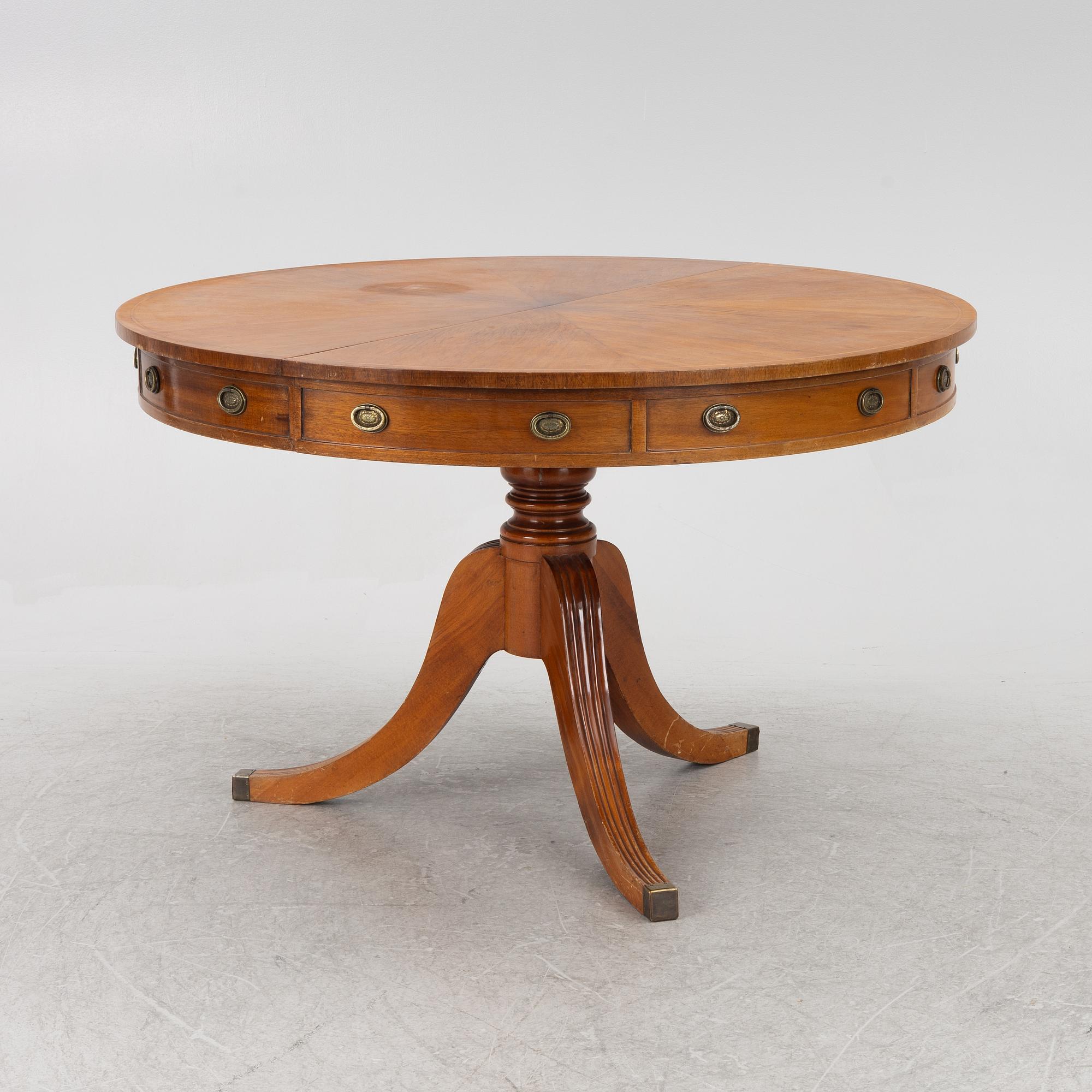 A George III style dining table, England, 20th century.