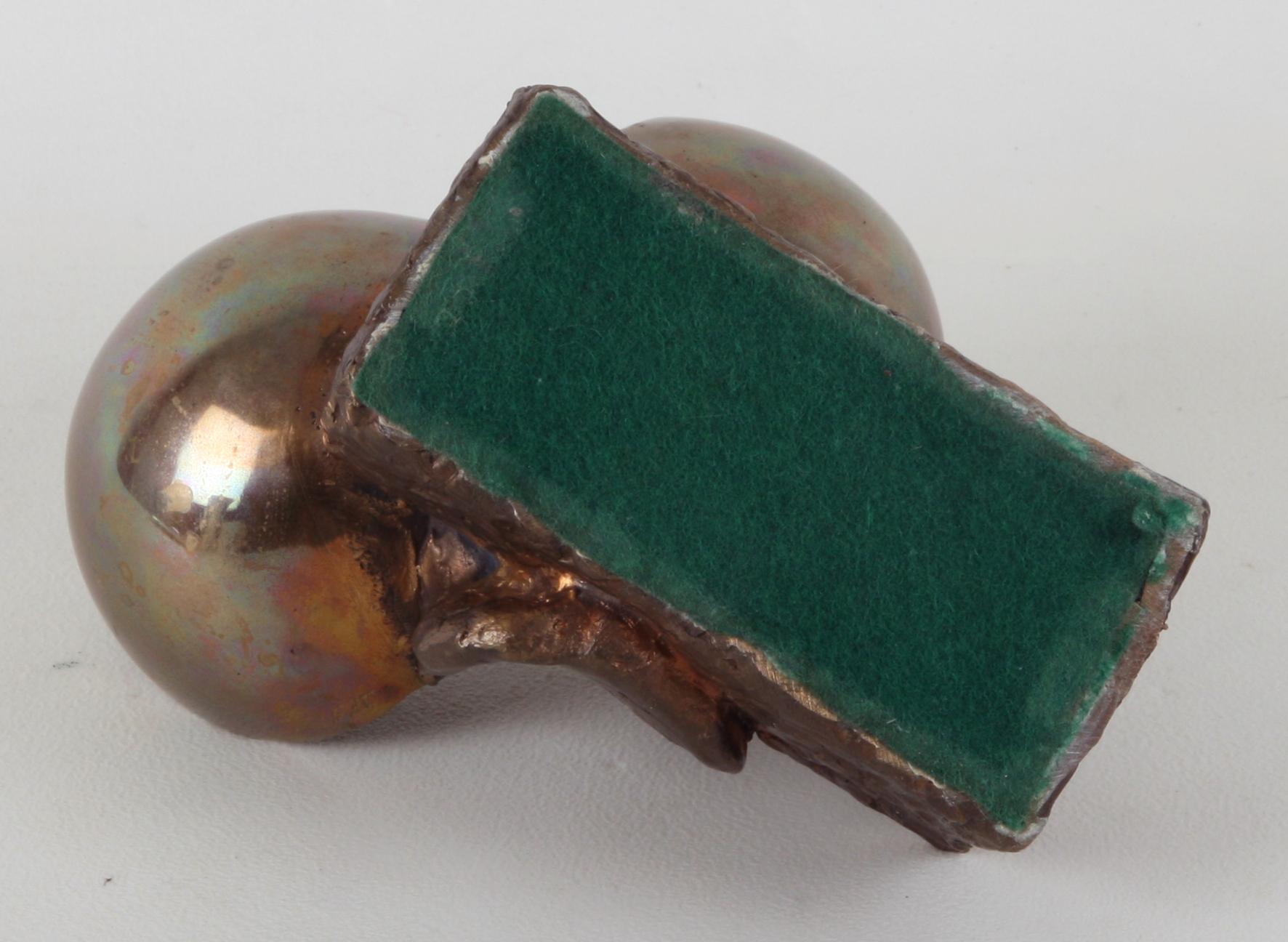 JENS FLEMING SÖRENSEN. Skulptur, bronserad, bär sign JFS. "Ägget".