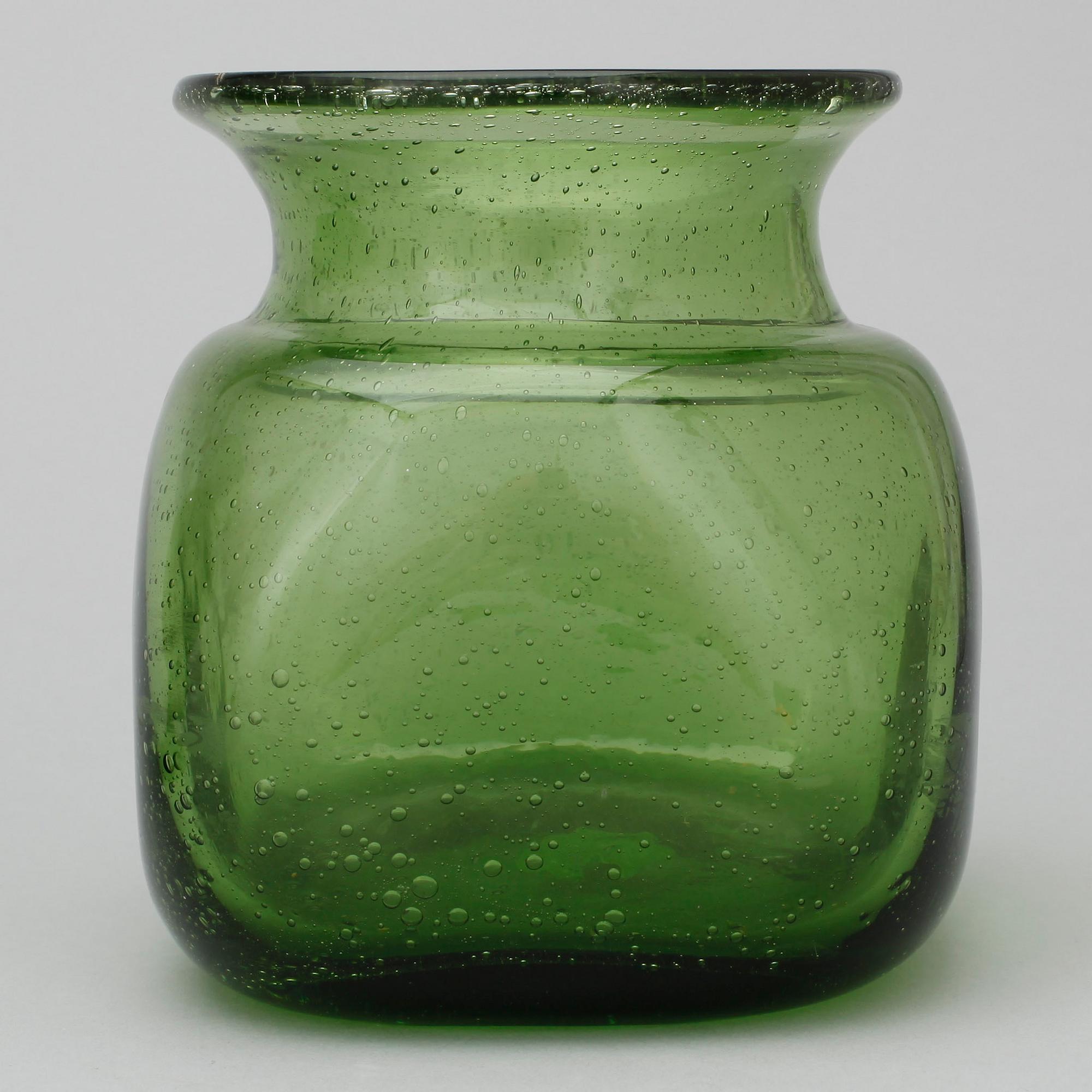 VASER, glas, 3 st. Erik Höglund, 1900-talets andra hälft.