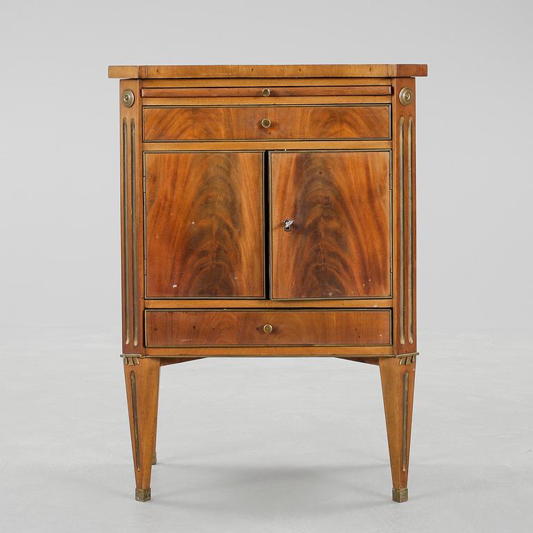 POTTSKÅP, sengustaviansk stil, 1800-tal.