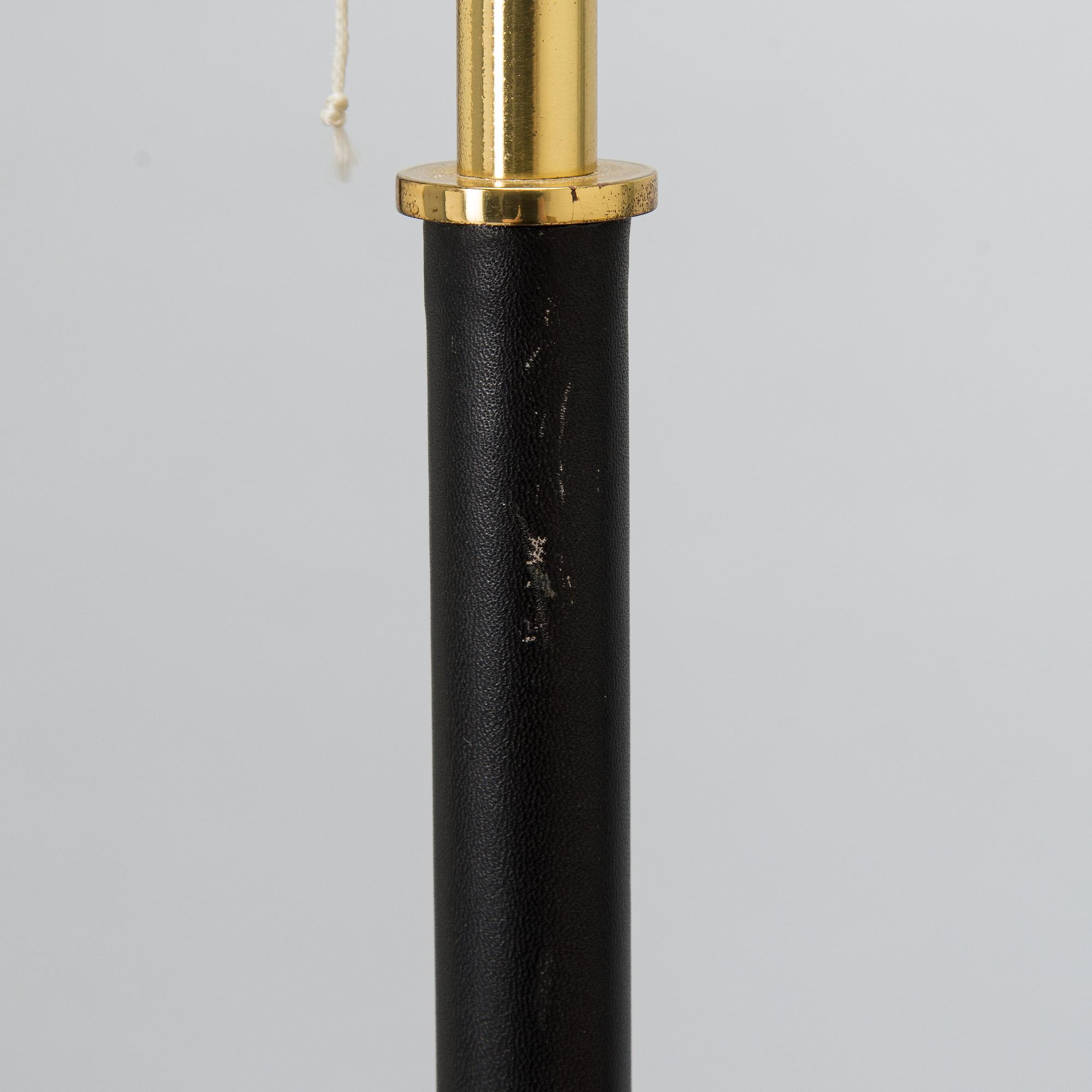 Alvar Aalto, golvlampa A805, "Änglavinge". Valaisinpaja, 1900-talets slut.