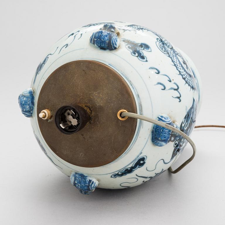 A Chinese table light, late 19th century.