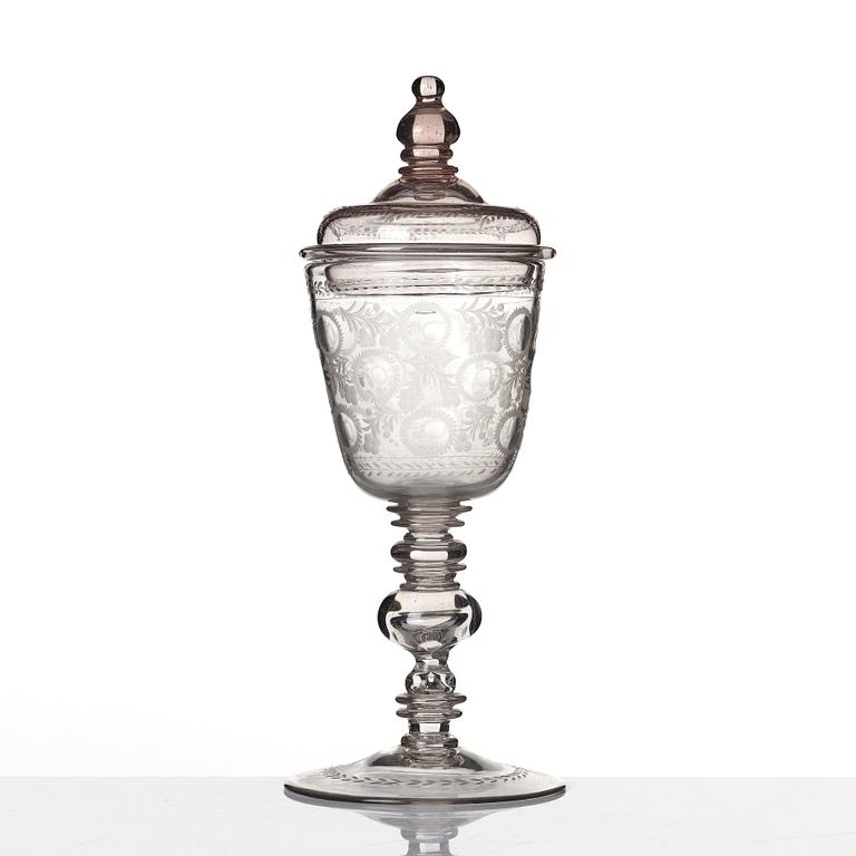 Pokal med lock, glas, 1700-tal.