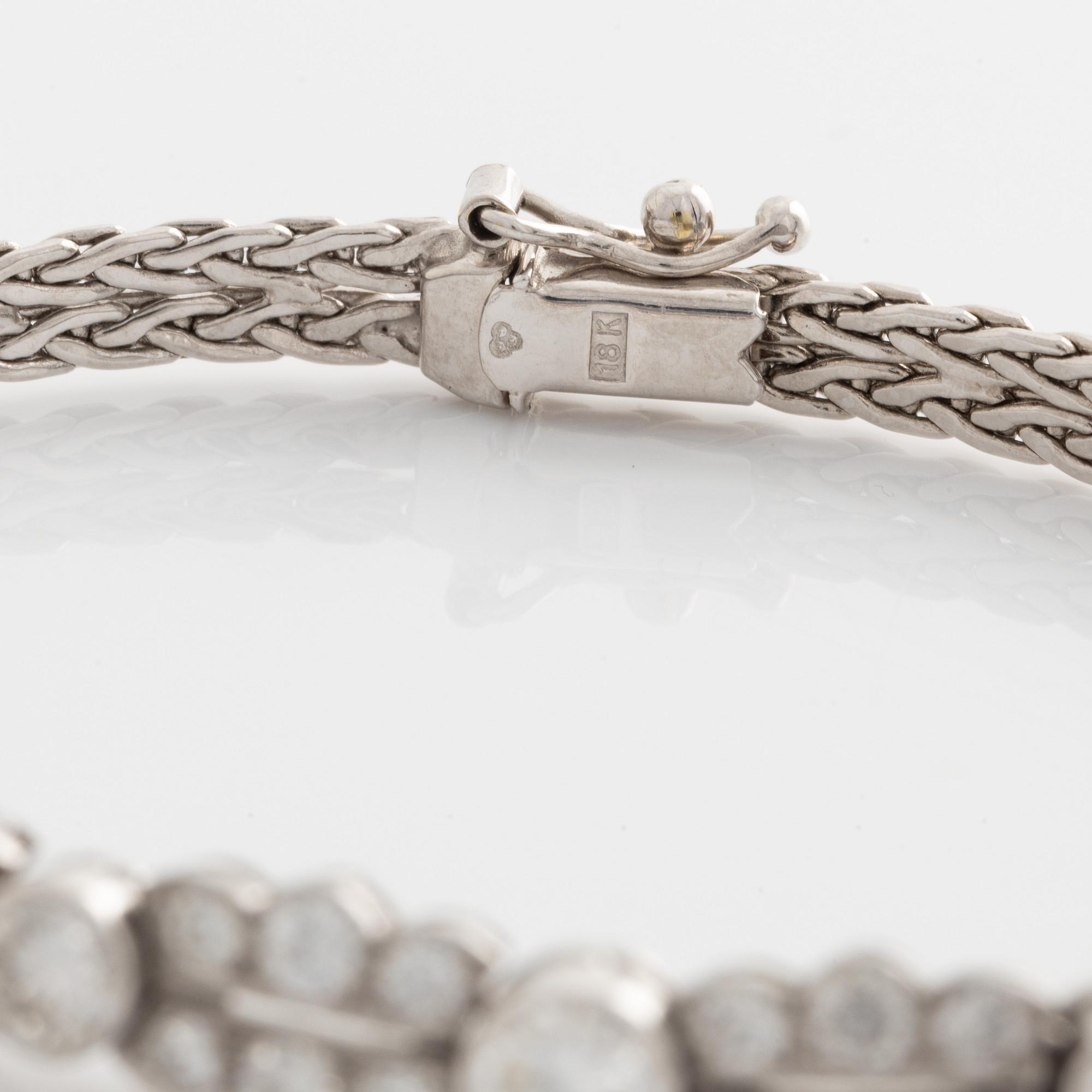 Bracelet 18K white gold with round brilliant-cut diamonds.