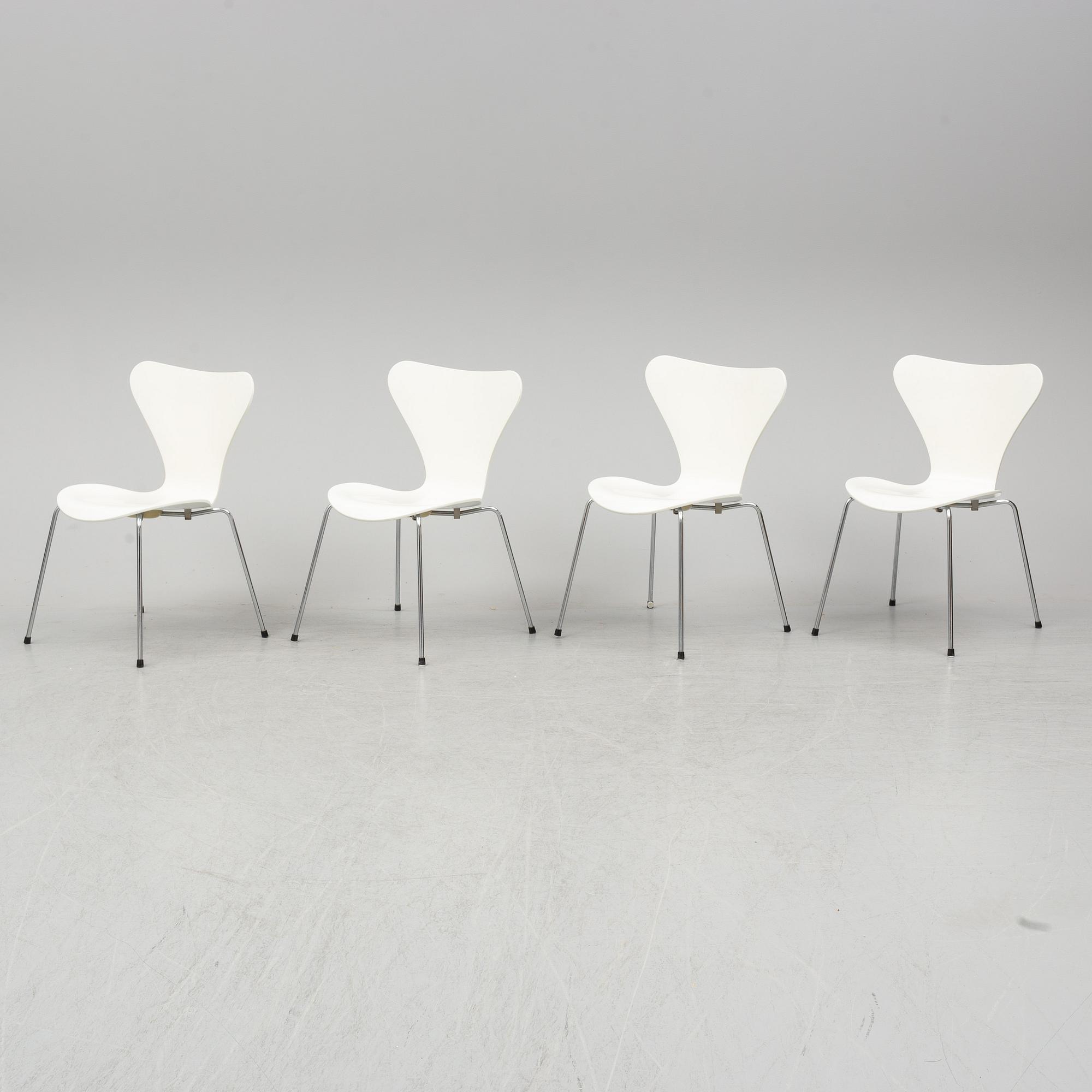 ARNE JACOBSEN, "Sjuan", 4 st, stolar, Fritz Hansen, Danmark 1995.