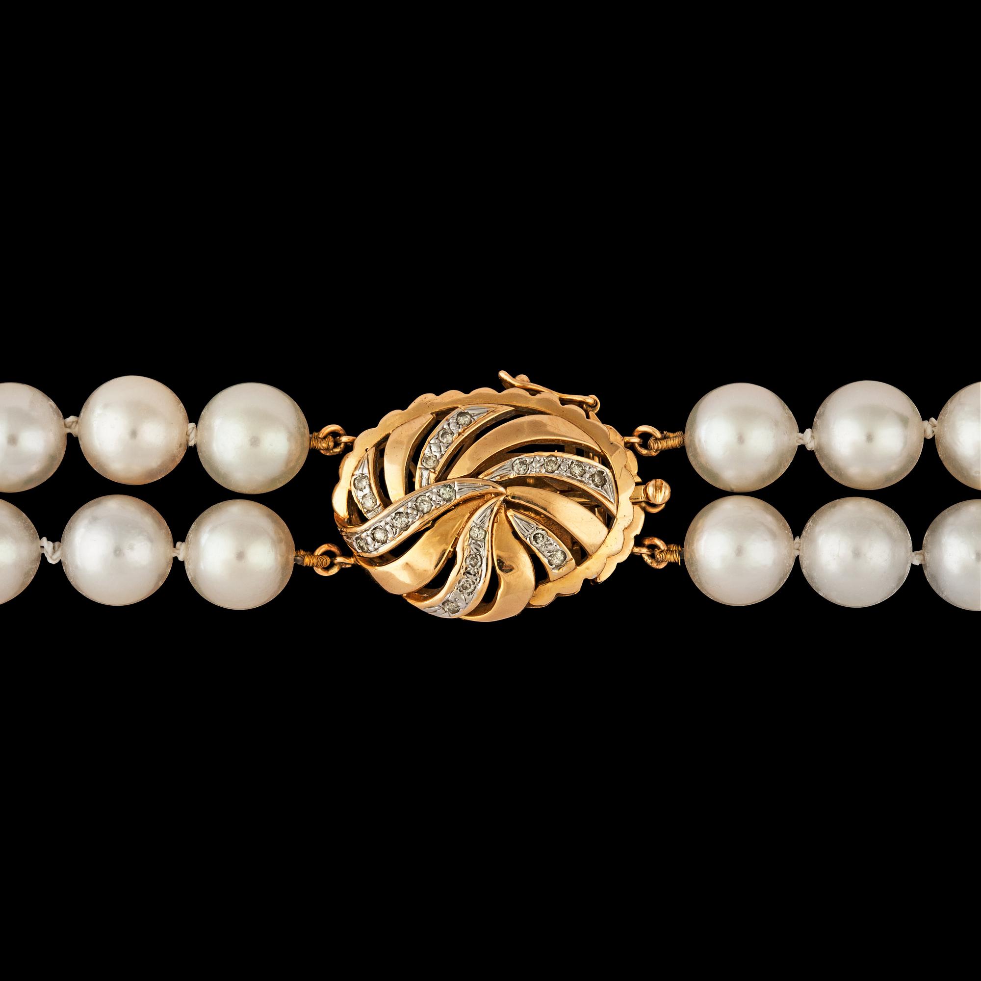 COLLIER med två rader odlade pärlor, 8.2 mm, lås med briljantslipade diamanter, totalt ca 0.20 ct.