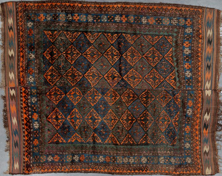 MATTA, semiantik, Beluch, herdematta. Ca. 260 x 215.