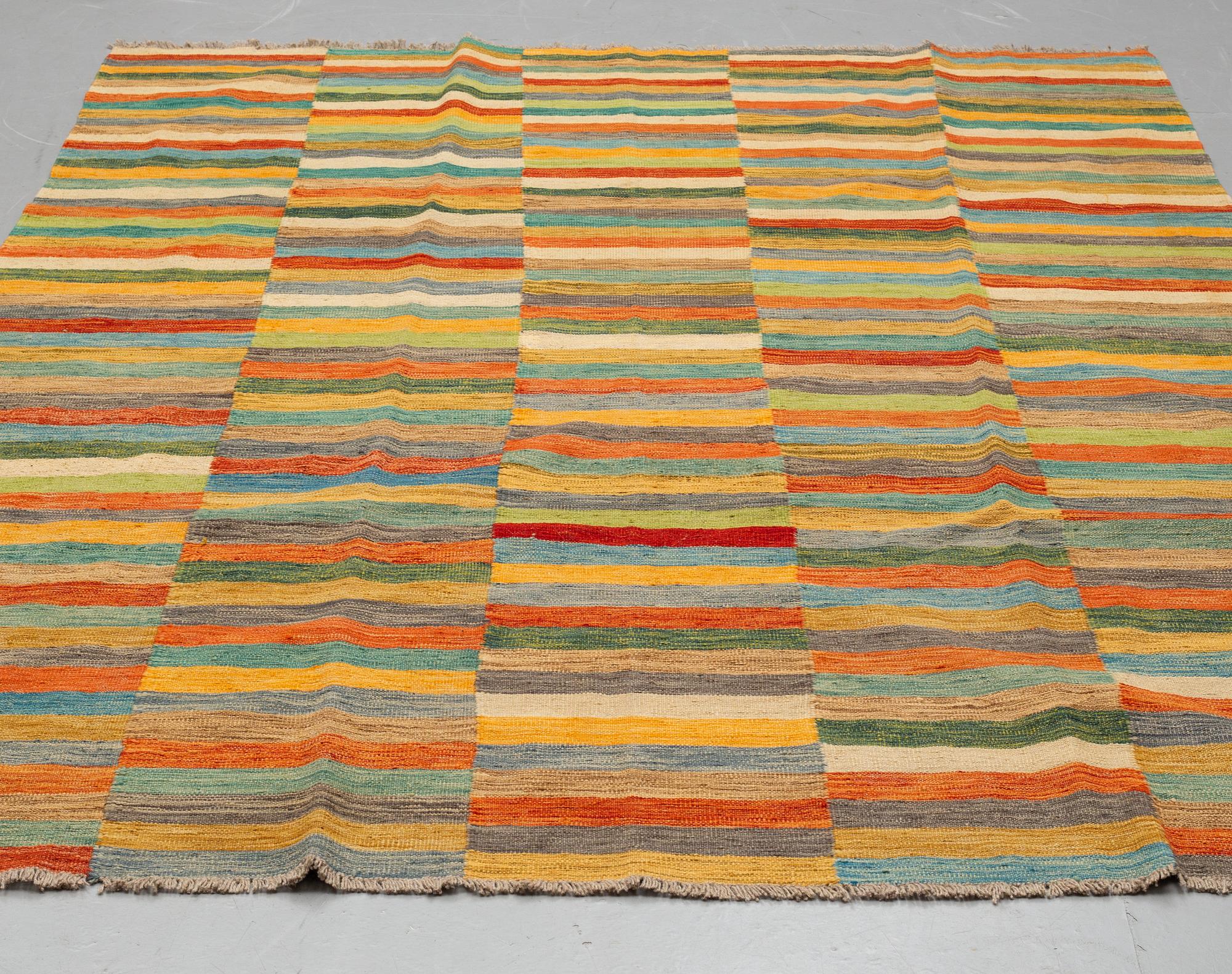 A CARPET, kilim, ca 291 x 199 cm.
