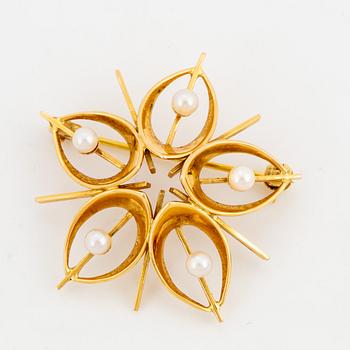 Two gold brooches with pearls.