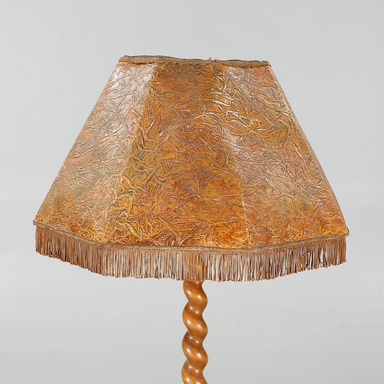 BORD MED LAMPA, 1900-tal.