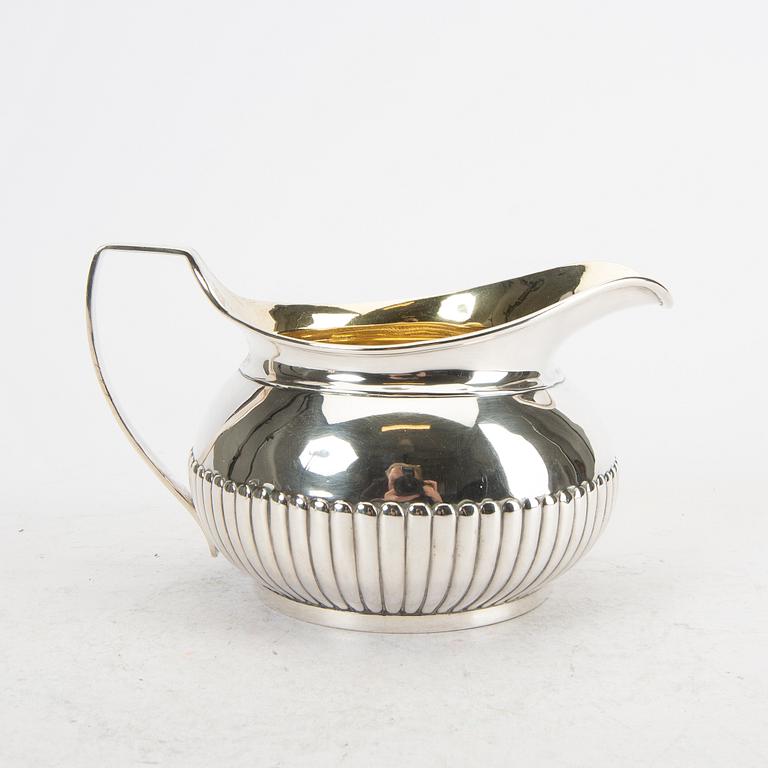 A 19th century English silver milk pitcher mark of John Eames Lodnon 1808 weight 340 grams.