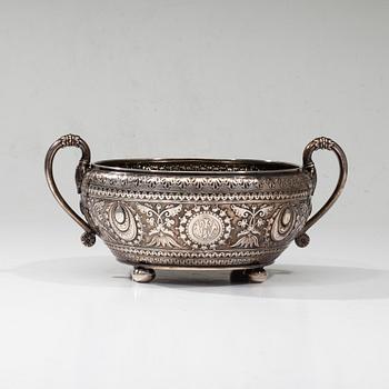 SKÅL, silver, Edward, John & William Barnard, London 1873. Vikt ca 296 g.