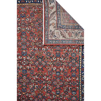 A carpet, Hamadan, ca 296 x 204 cm.