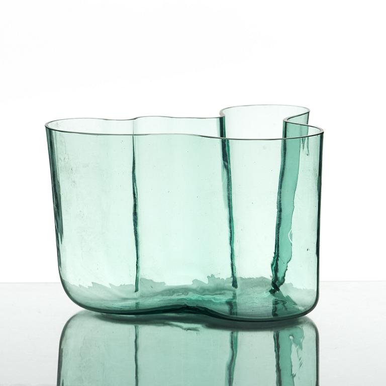Alvar Aalto, vas, modell 9750, Karhula Glasbruk, Finland, ca 1937-1949.