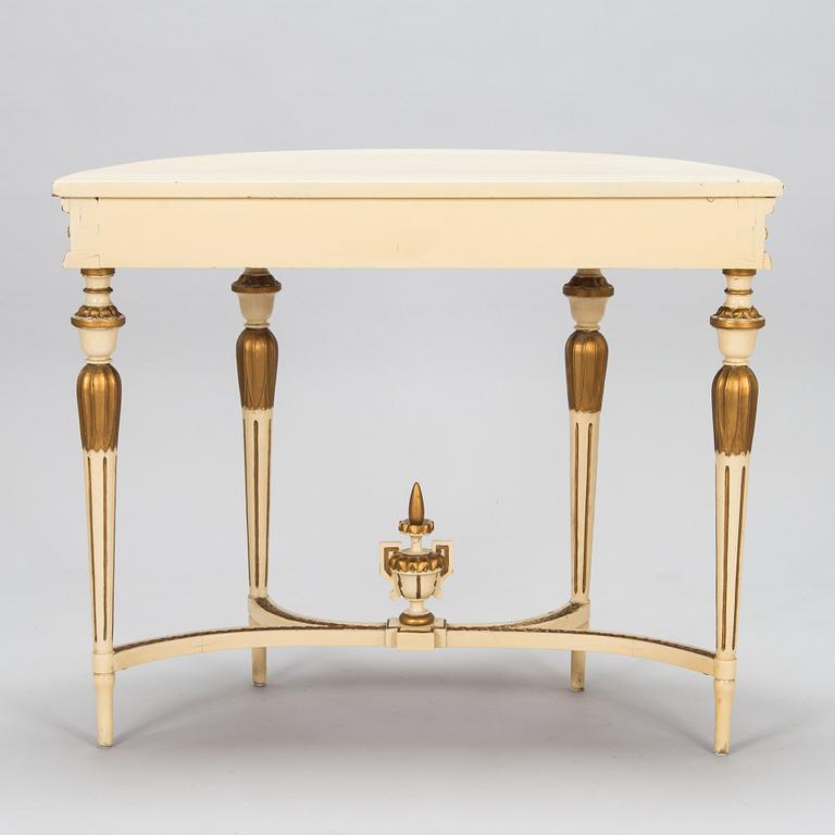 Spegel med konsolbord samt 4 stolar, sengustaviansk stil, 1900-talets början.