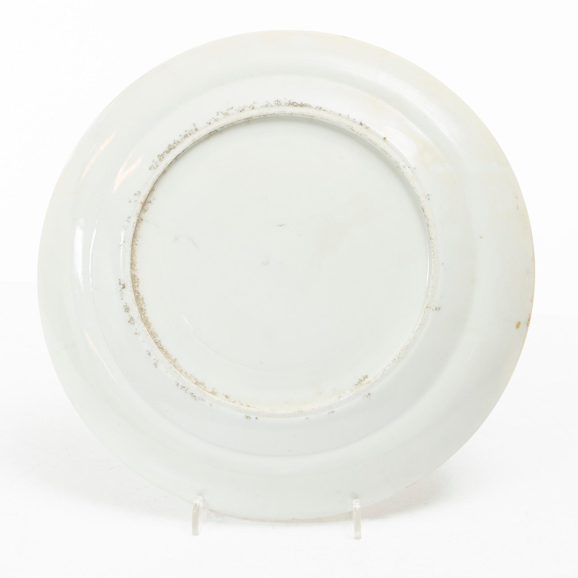 A famille rose serving dish, plate and two small dishes, Qing dynasty, 19th century.