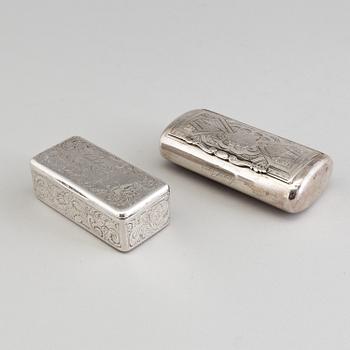 Two silver snuff boxes, C Tengstedt, Gothenburg, 1847, and C. Jonsson, Linköping, 1884. Weight 171 grams.