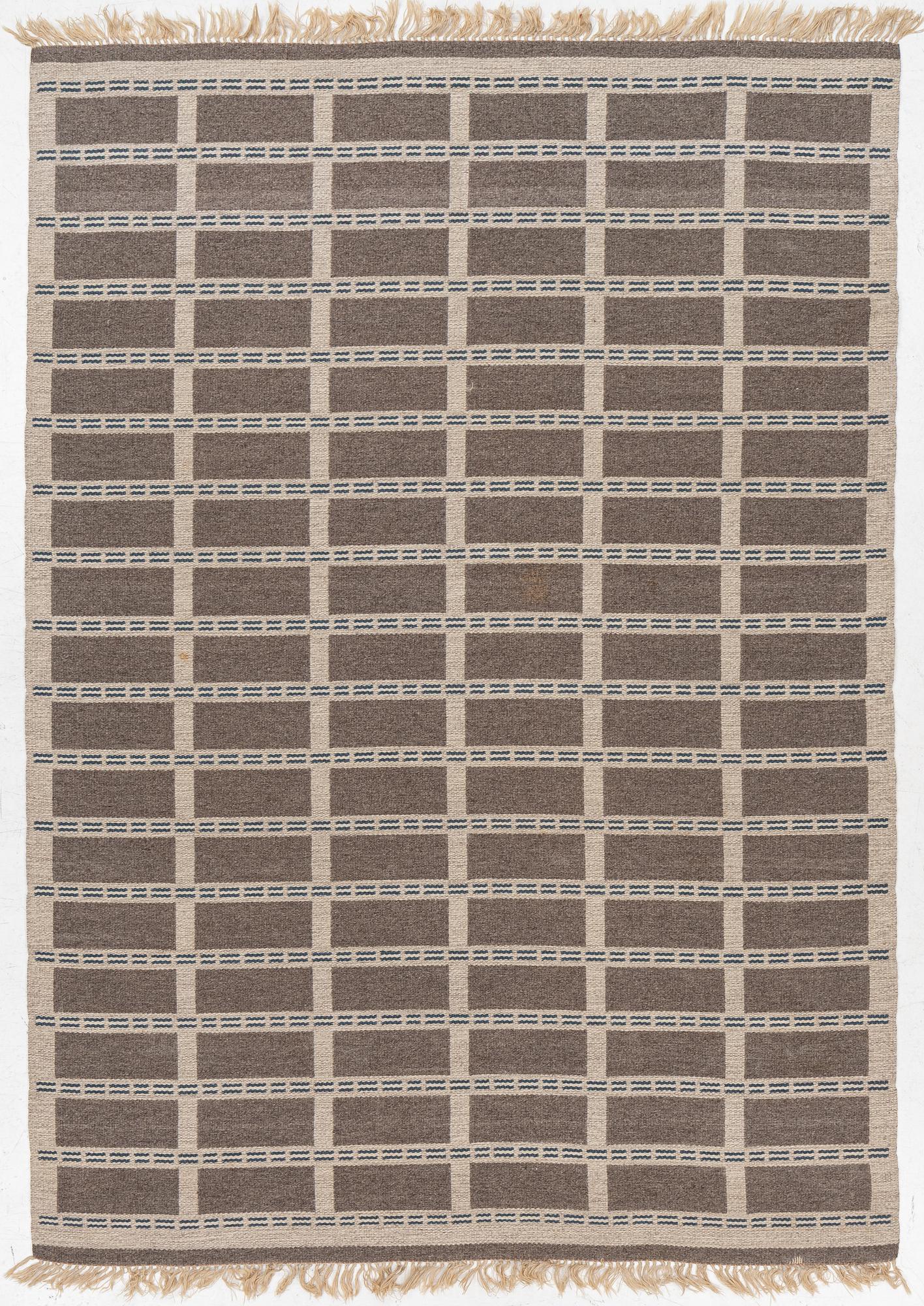 A machine-woven carpet (so-called double-woven), approx. 284 x 202 cm.