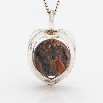 Elis Kauppi, A silver anf moss agate necklace. Kupittaan kulta, Turku.