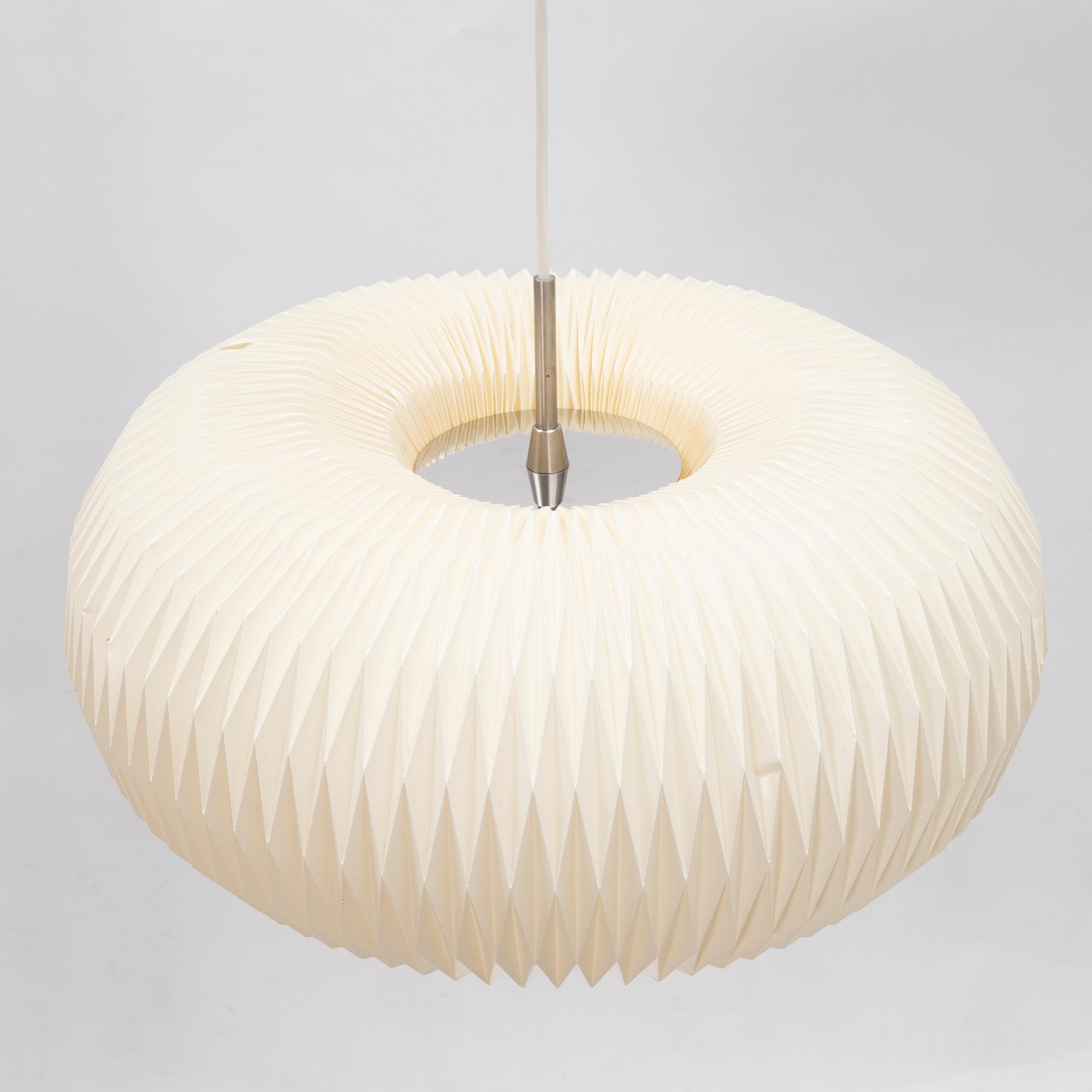 Lisa Navne, taklampam "195 B Donut", LeKlint Danmark.