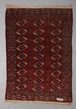 MATTA, Turkmen. Ca 270 x 187 cm.