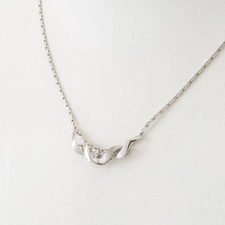 Necklace 18K white gold with a round single-cut diamond.
