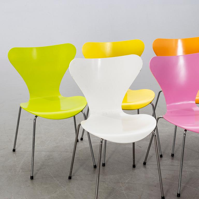 ARNE JACOBSEN, 5 chairs, "Sjuan", Fritz Hansen, Denmark.