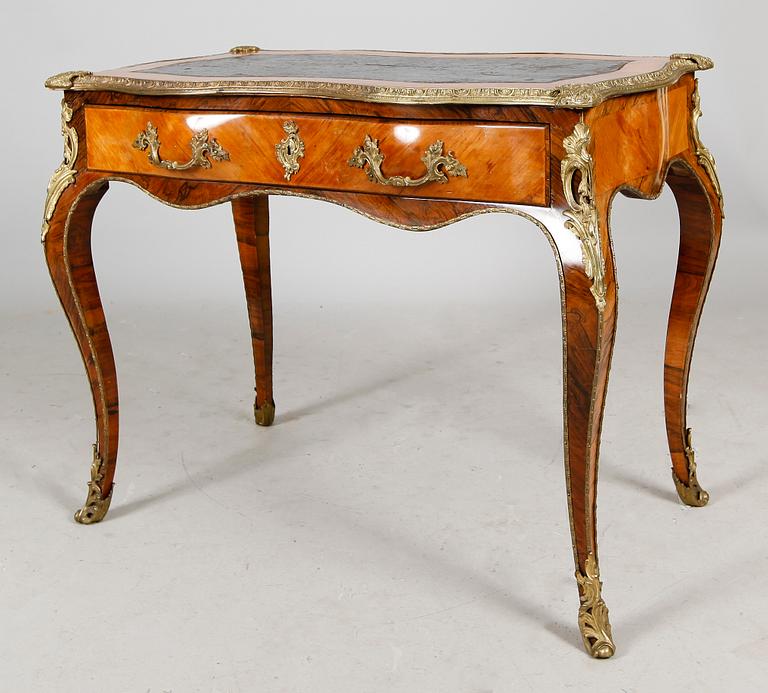 DAMSKRIVBORD, rokokostil, 1800-talets andra hälft.