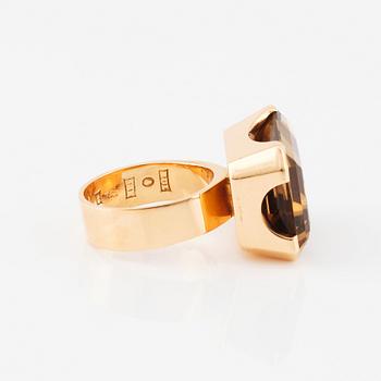 Bengt Liljedahl, an 18K gold ring set with a faceted smoky quartz, Stockholm 1965.