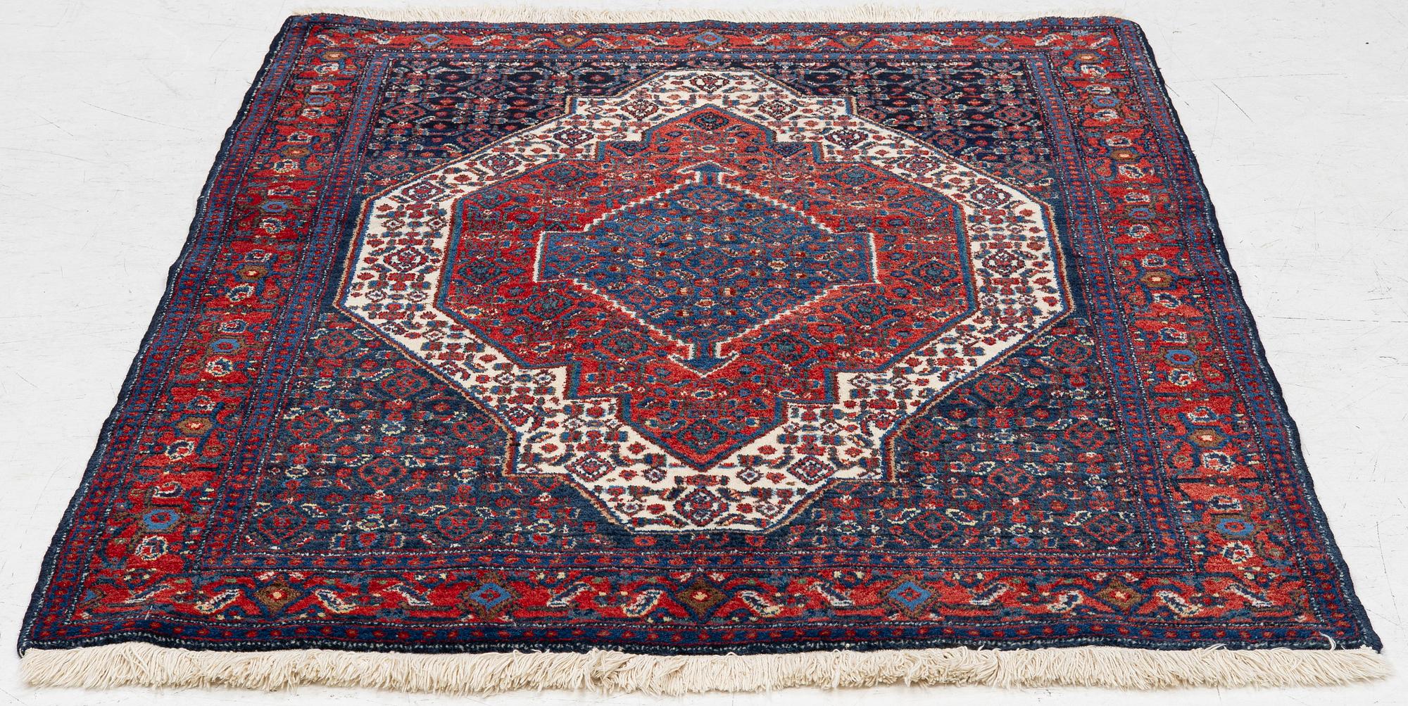 Carpet, Senneh, approx. 160 x 116 cm.