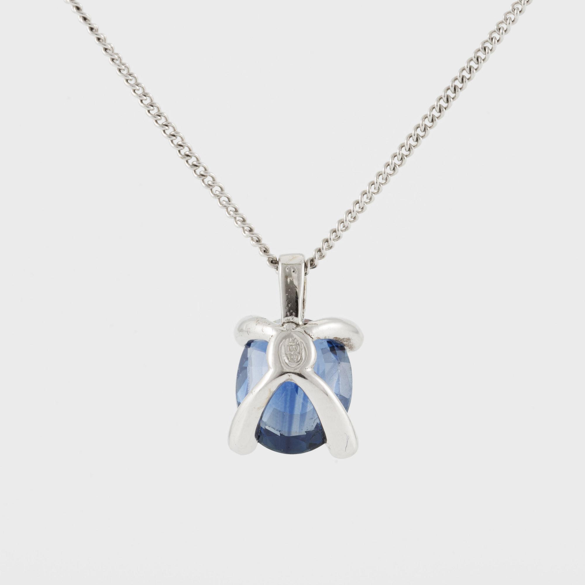 Necklace 14K white gold with oval-cut sapphire.