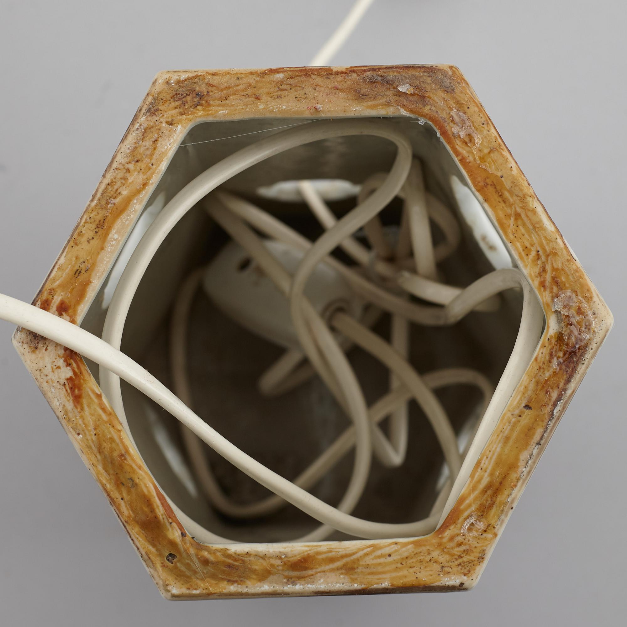 A famille rose table lamp made out of a lantern, and a teapot, dish and jar, late Qing dynasty.