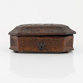 A Baroque carved wooden box, early 18th Century.