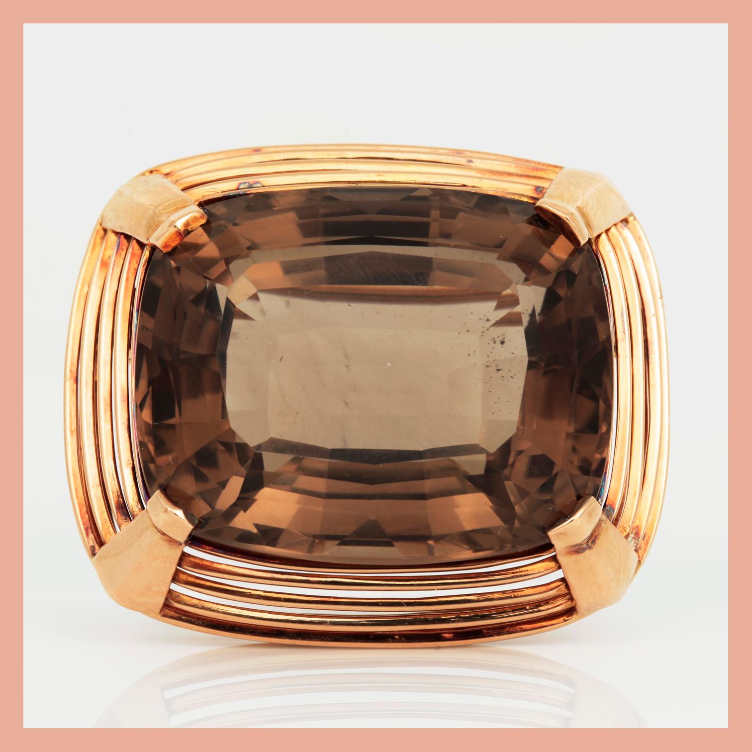 BROSCH, 18K roséguld med blandslipad rökkvarts, ca 66 ct, Håbes Ateljé, Göteborg, 1965. Total vikt ca 33,21 g.