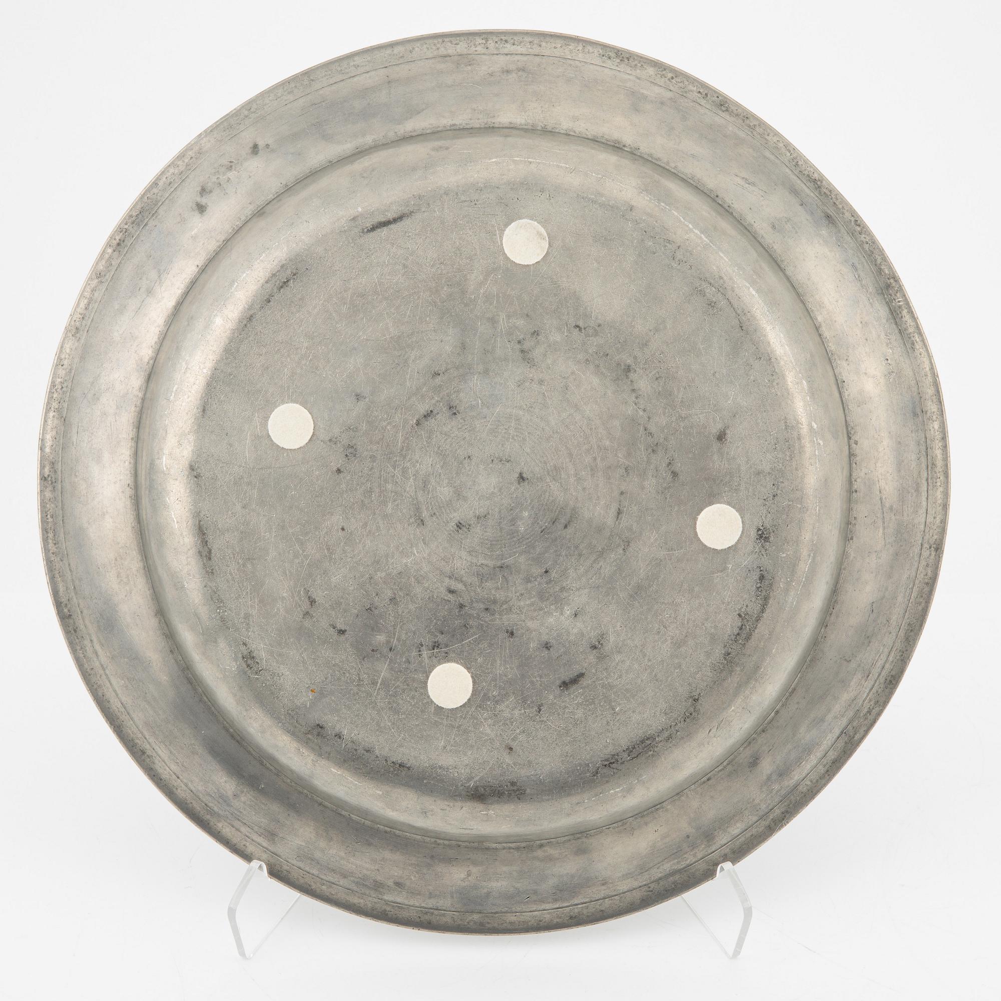 Fat, 3 st, tenn, bl a Johan Daniel Schmitt, Norrköping 1748.