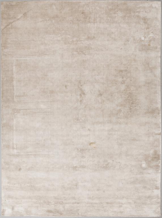 A Layrered "Francis Pearl" carpet, 300x400 cm.