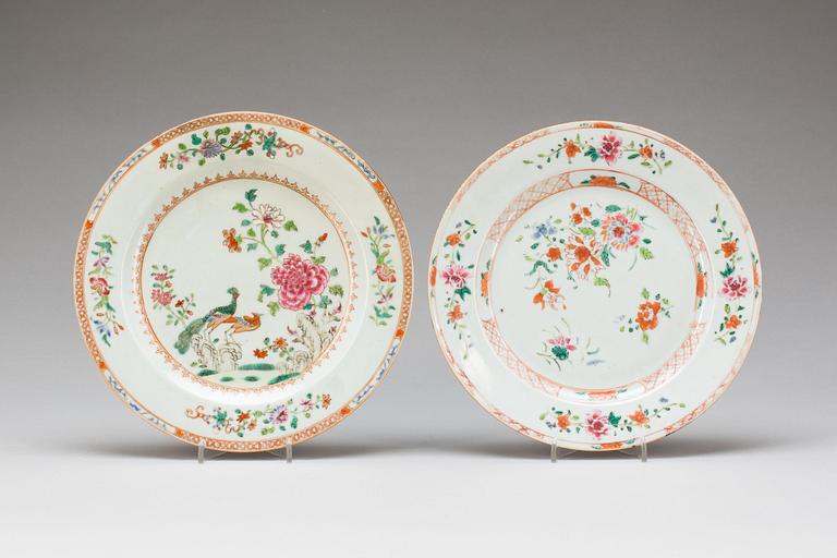 TALLRIKAR, 2 st. Porslin, Kina Qianlong(1736-1795).