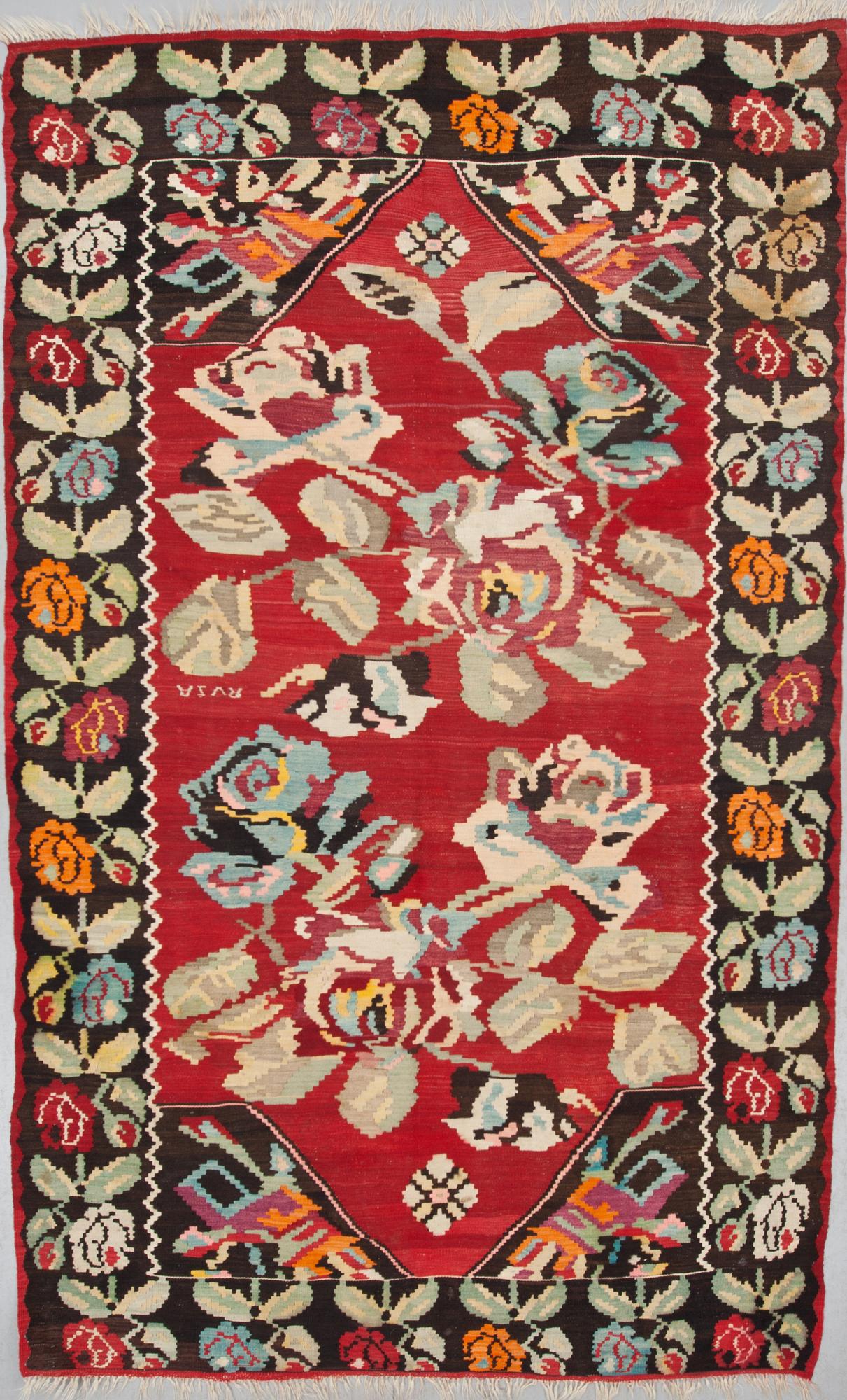 KELIM, semiantik, Karabagh, monogramsignerad, ca 316 X 193 cm.