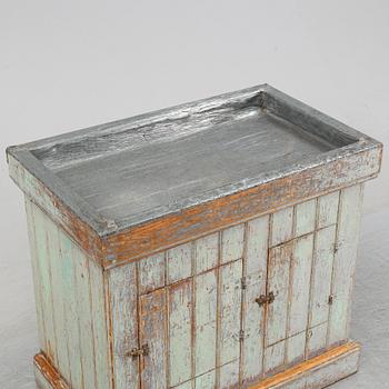 An early 20th Century zink.