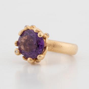 OLE LYNGGAARD, 'Flower basket' ring, med ametist.