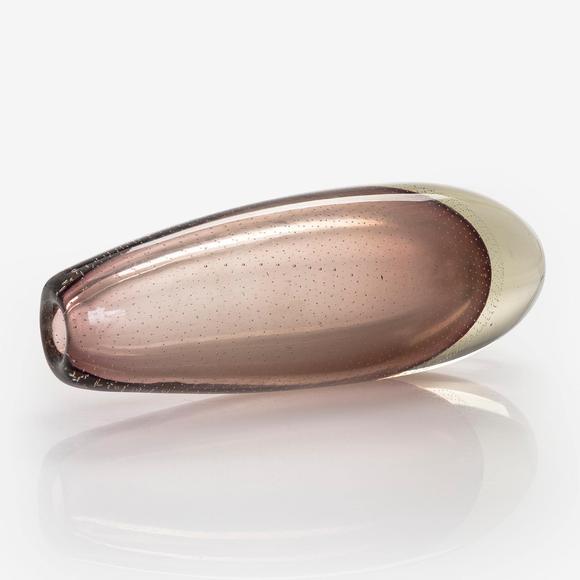 Gunnel Nyman, A glass vase, model 'GN 26', signed Gunnel Nyman Nuutajärvi Notsjö.