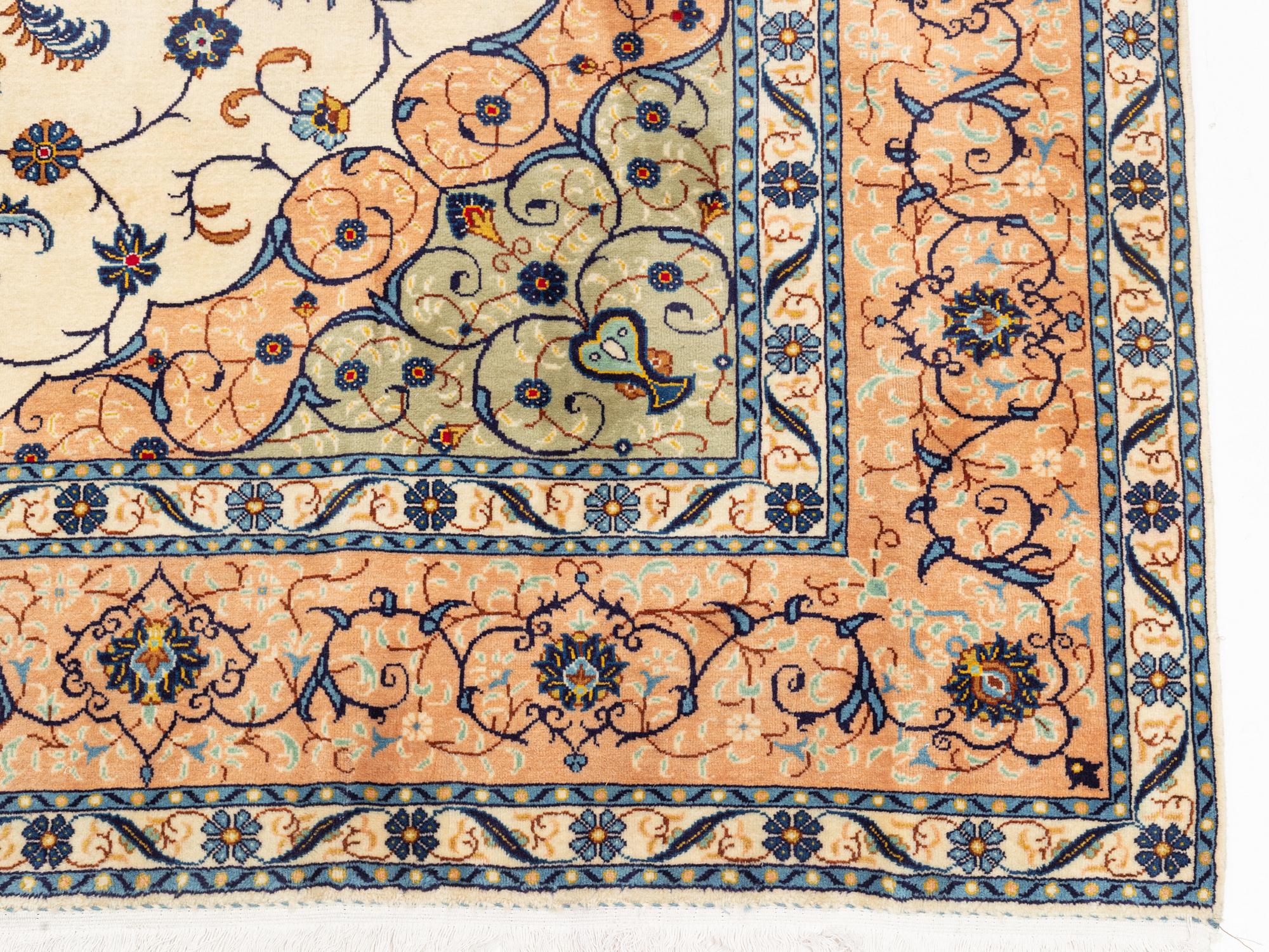 A Kashan carpet, ca 348 x 240 cm.